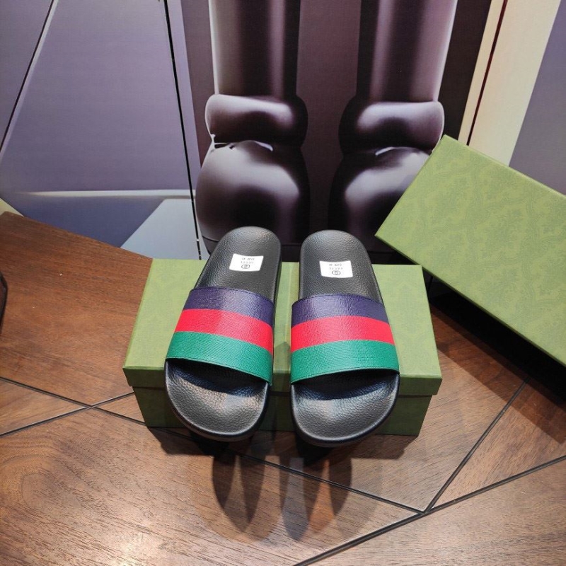 G*u*i slippers